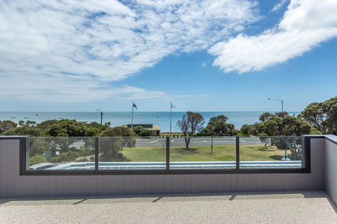 Blairgowrie Apartment 2 - On The Beach - Australian Directory 11