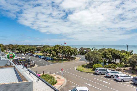 Blairgowrie Apartment 2 - On The Beach - Australian Directory 10