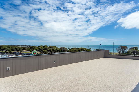 Blairgowrie Apartment 2 - On The Beach - Australian Directory 12