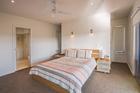 Saltwater Breeze Retreat - Australian Directory 16