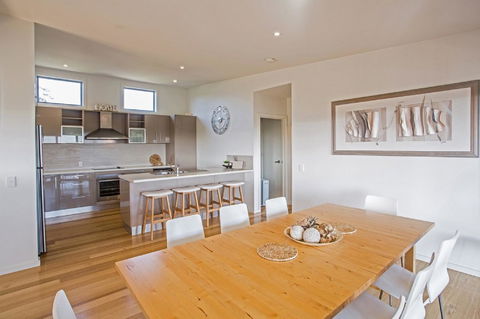 Saltwater Breeze Retreat - Australian Directory 5