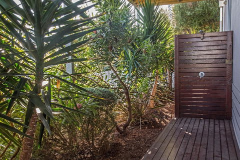 Saltwater Breeze Retreat - Australian Directory 36