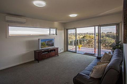 Saltwater Breeze Retreat - Australian Directory 22