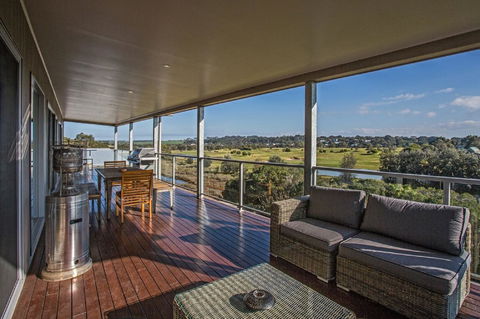 Saltwater Breeze Retreat - Australian Directory 7
