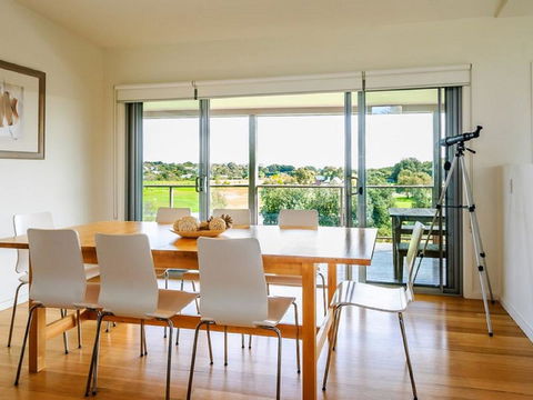 Saltwater Breeze Retreat - Australian Directory 12