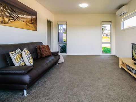 Saltwater Breeze Retreat - Australian Directory 23