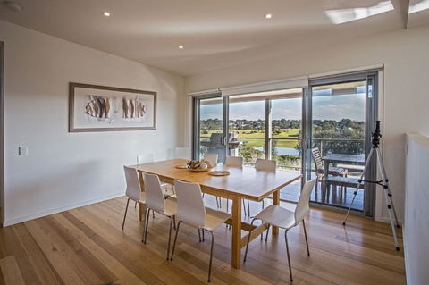 Saltwater Breeze Retreat - Australian Directory 11
