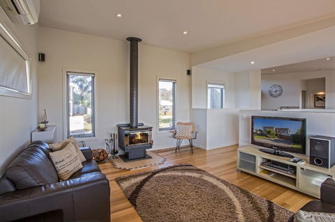 Saltwater Breeze Retreat - Australian Directory 3
