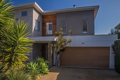 Saltwater Breeze Retreat - Australian Directory 0