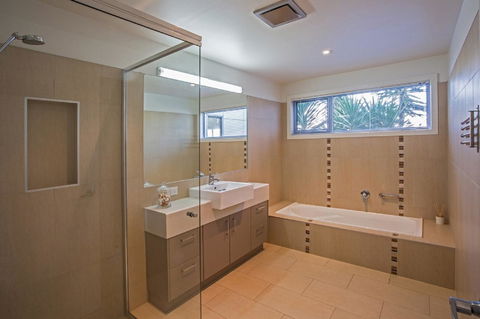 Saltwater Breeze Retreat - Australian Directory 19