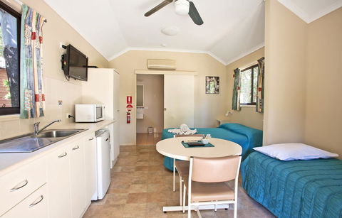 Captain Cook Holiday Village 1770 - Australian Directory 13