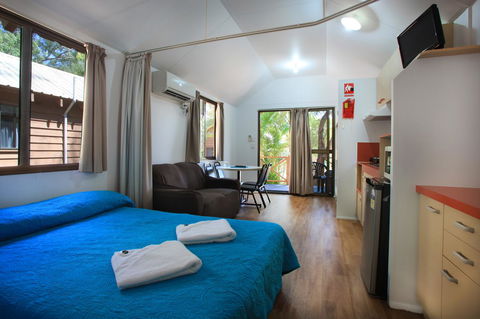 Captain Cook Holiday Village 1770 - Australian Directory 26