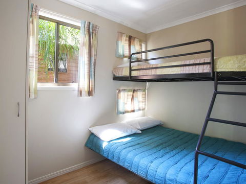 Captain Cook Holiday Village 1770 - Australian Directory 12