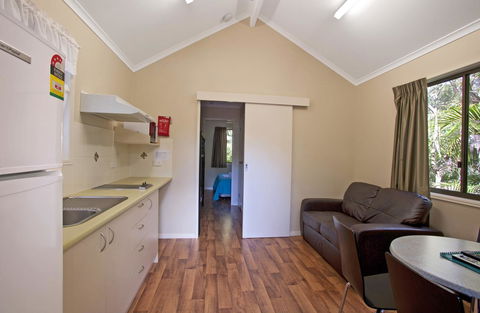 Captain Cook Holiday Village 1770 - Australian Directory 20