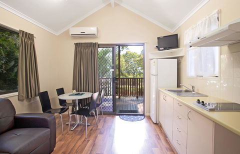 Captain Cook Holiday Village 1770 - Australian Directory 16