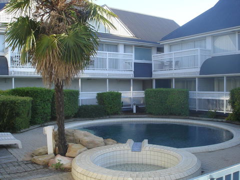 Dalby Manor Motor Inn - Australian Directory 12