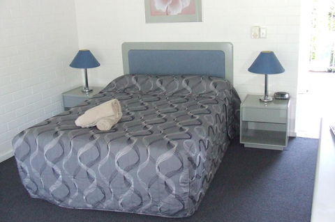 Dalby Manor Motor Inn - Australian Directory 36