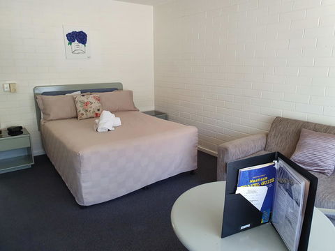 Dalby Manor Motor Inn - Australian Directory 7