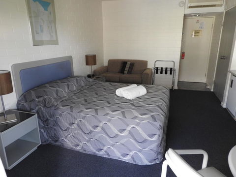 Dalby Manor Motor Inn - Australian Directory 11