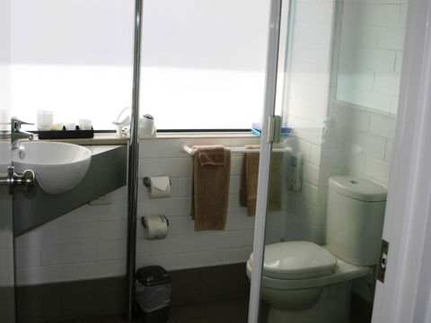Dalby Manor Motor Inn - Australian Directory 20