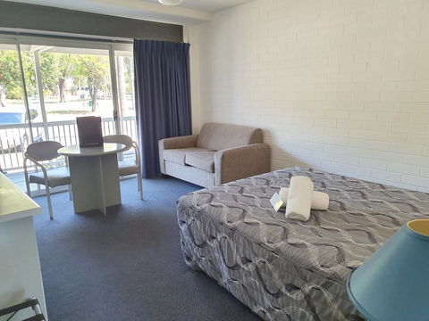 Dalby Manor Motor Inn - Australian Directory 1