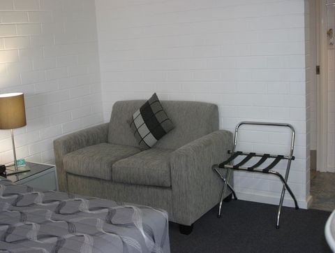 Dalby Manor Motor Inn - Australian Directory 34