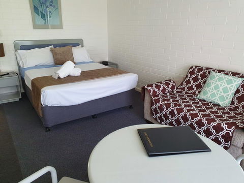 Dalby Manor Motor Inn - Australian Directory 9