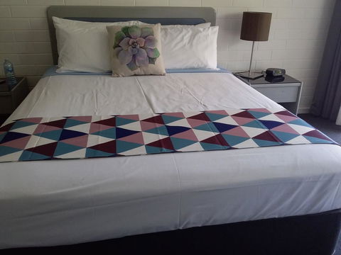 Dalby Manor Motor Inn - Australian Directory 4