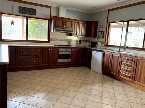 Beeâ€™s Place - 3 Bedroom Home On 10 Acres Of Land With Distant Ocean Views - Australian Directory 2