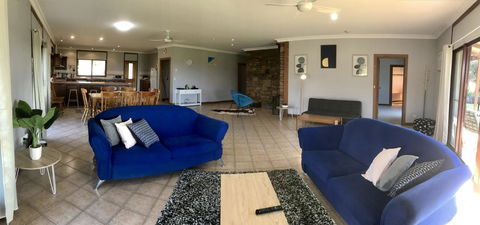 Beeâ€™s Place - 3 Bedroom Home On 10 Acres Of Land With Distant Ocean Views - Australian Directory 12