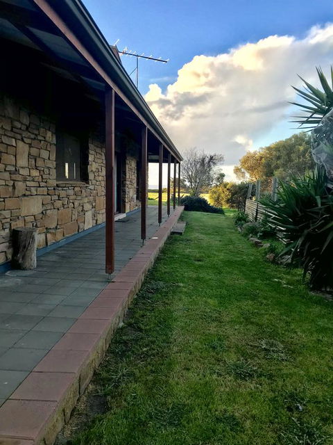 Beeâ€™s Place - 3 Bedroom Home On 10 Acres Of Land With Distant Ocean Views - Australian Directory 18