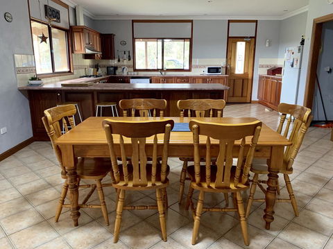 Beeâ€™s Place - 3 Bedroom Home On 10 Acres Of Land With Distant Ocean Views - Australian Directory 1