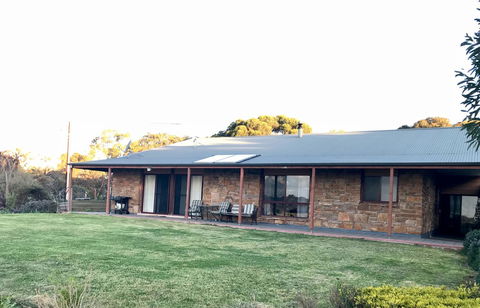 Beeâ€™s Place - 3 Bedroom Home On 10 Acres Of Land With Distant Ocean Views - Australian Directory 10