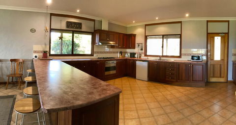 Beeâ€™s Place - 3 Bedroom Home On 10 Acres Of Land With Distant Ocean Views - Australian Directory 16
