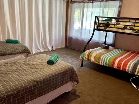 Beeâ€™s Place - 3 Bedroom Home On 10 Acres Of Land With Distant Ocean Views - Australian Directory 7