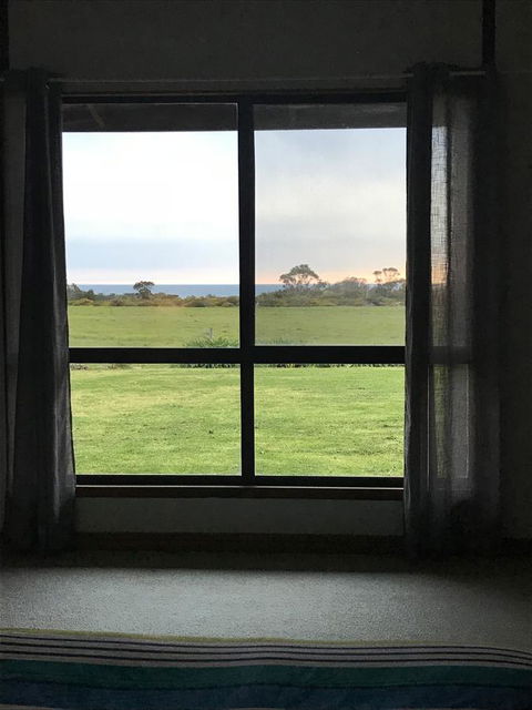 Beeâ€™s Place - 3 Bedroom Home On 10 Acres Of Land With Distant Ocean Views - Australian Directory 20