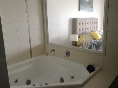 Beachfront Holiday Apartment To Rent For Short And Long Stays - Australian Directory 7