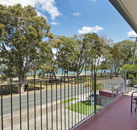 First floor unit close to shops park and waterfront - Australian Directory