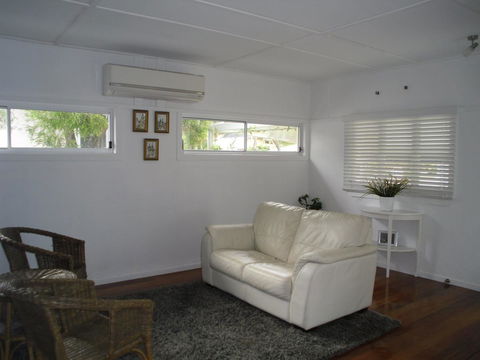 Hampton Cottage- Delightful Cottage Bring Your Dog! - Australian Directory 10