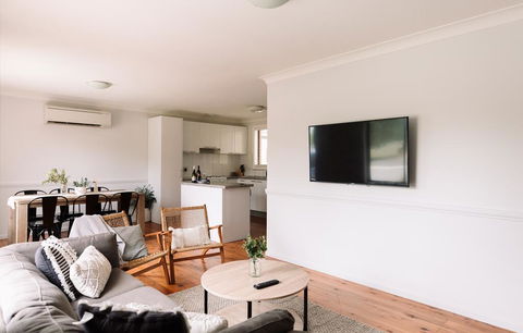 'Comfy & Cosy' - Close To Hospital, Cadia And Early Riser CafÃ© - Australian Directory 1