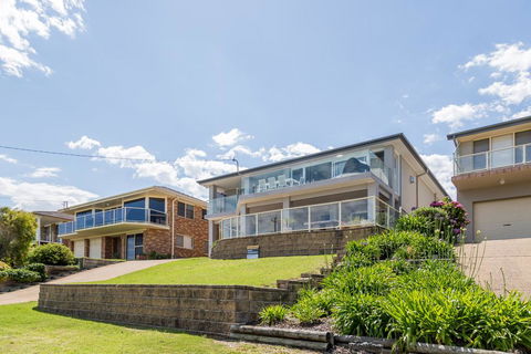 'Salt & Light' Mollymook - Australian Directory 1