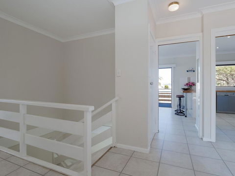 'SeaHaven', 2 Richardson Ave - Large Home With Aircon, Smart TV, WIFI, Netflix & Boat Parking - Australian Directory 1