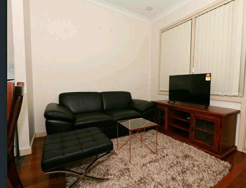 (Pets Welcome) Southern Comfort - Australian Directory 0