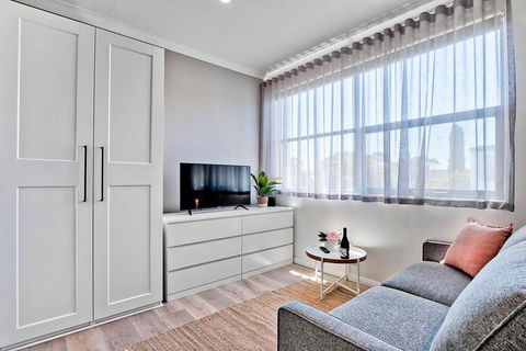 1 Bedroom Apt With Air-Conditioning In Plympton - Australian Directory 0