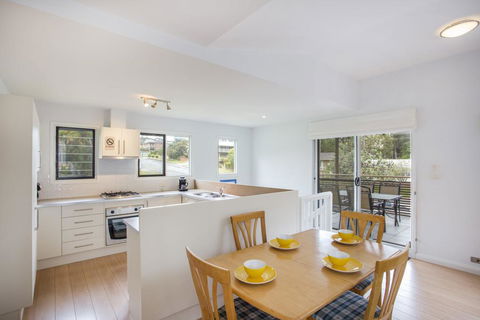 1/31 Ocean Street - A Relaxing Coastal Retreat - Australian Directory 3