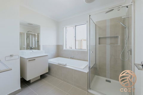 118 Refreshing 3BR Werribee Family House - Australian Directory 1