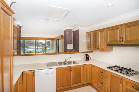 16 Shipton Cres - Secluded Away - Australian Directory 1