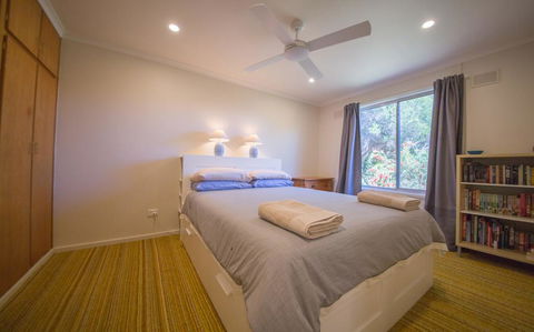 17 Broadbeach Drive - Free WiFi! - Australian Directory 2