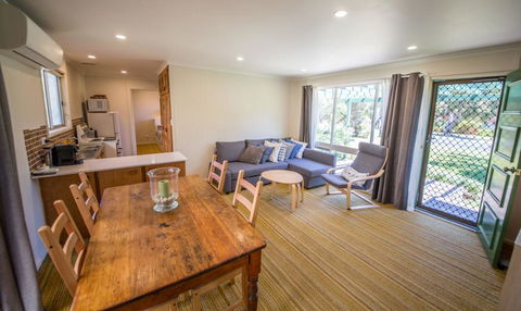 17 Broadbeach Drive - Free WiFi! - Australian Directory 3