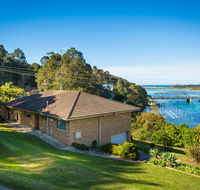 2 Water Crescent - Retro Haven - Australian Directory
